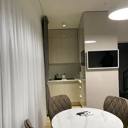 Apartamentai Su Baseinu Apartment