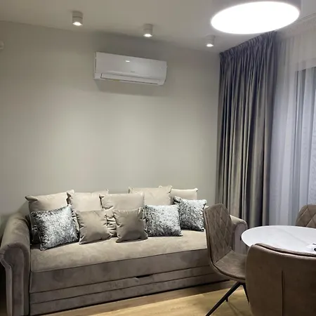 Apartamentai Su Baseinu Apartment