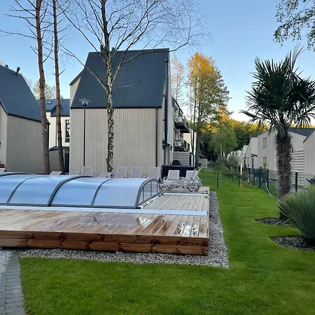 Apartamentai Su Baseinu