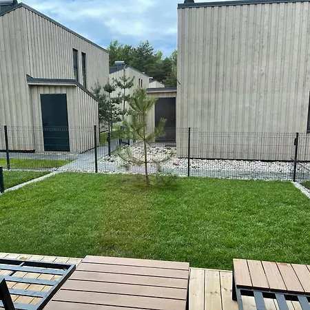 Apartamentai Su Baseinu